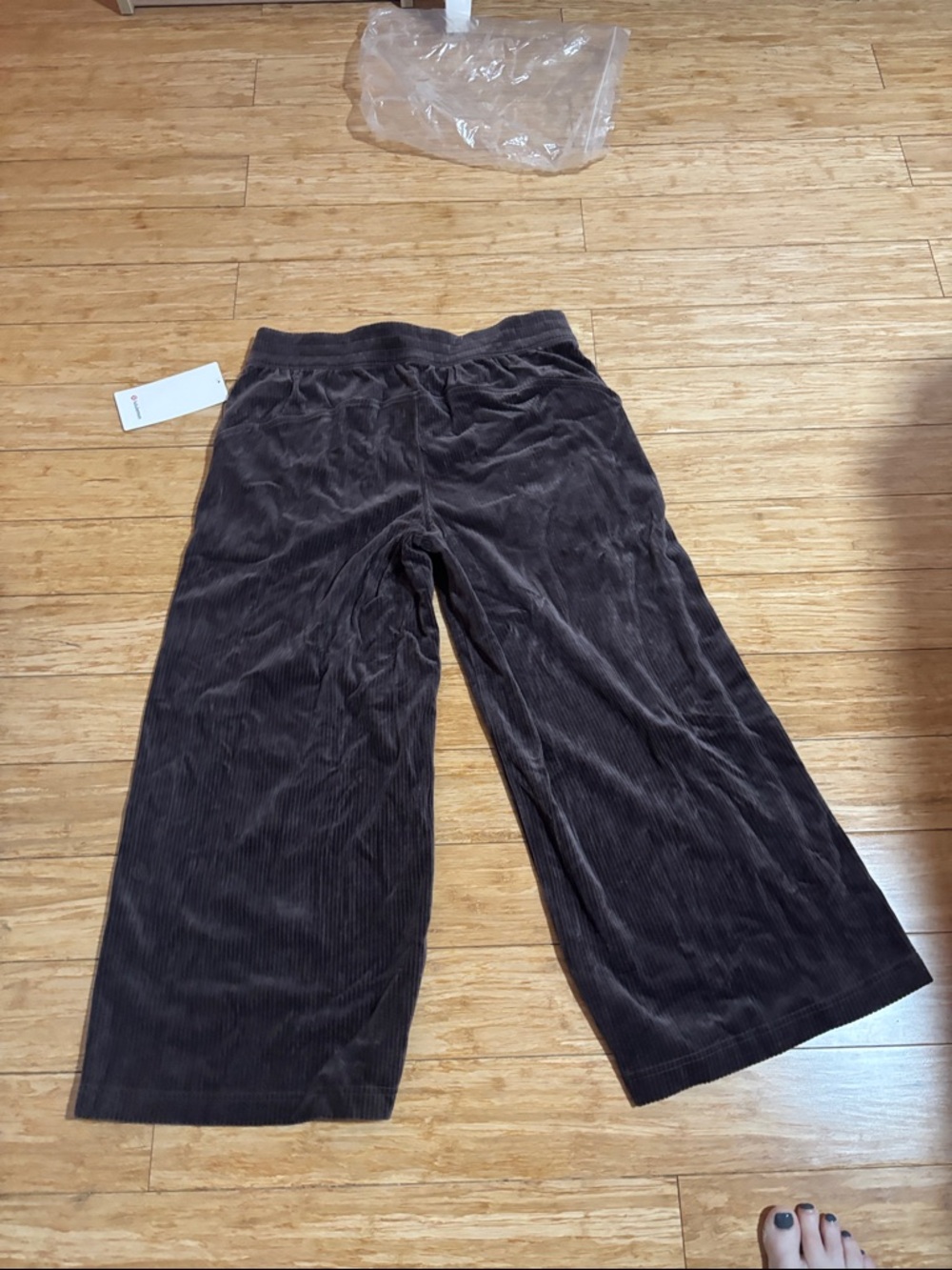 Lululemon - Scuba Mid-Rise Wide-Leg Crop Velvet Cord - Espresso - Picture 6 of 6